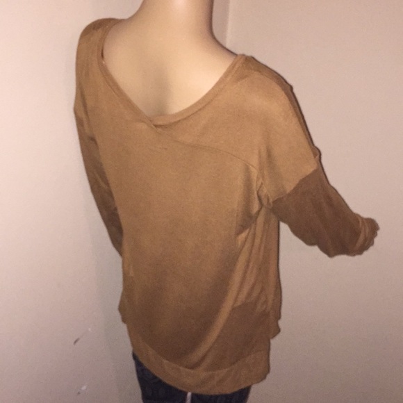 πΊπΈπΊπΈπΊπΈV Neck Topππ - Picture 4 of 5
